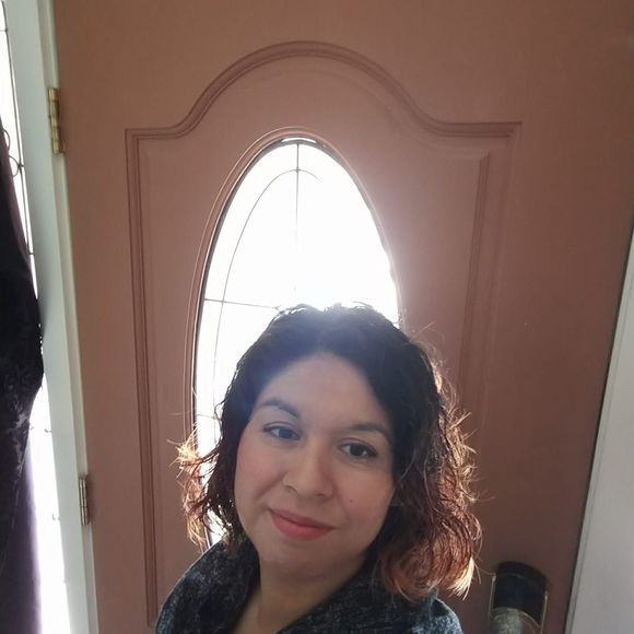 Meet your Posher, Angie - Picture 2 of 4